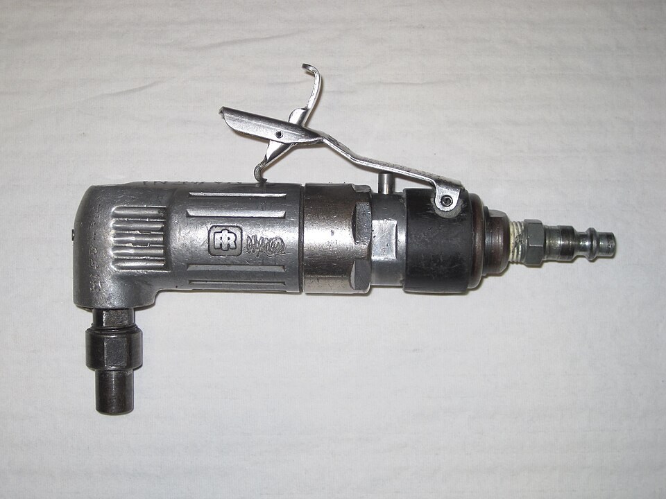 Pneumatic angle die grinder