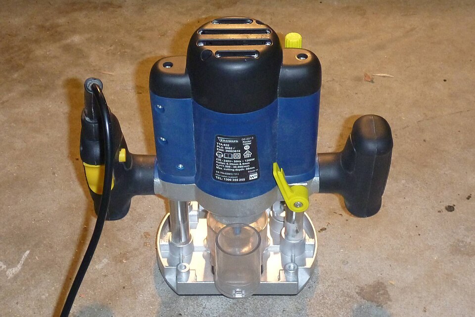 Plunge router