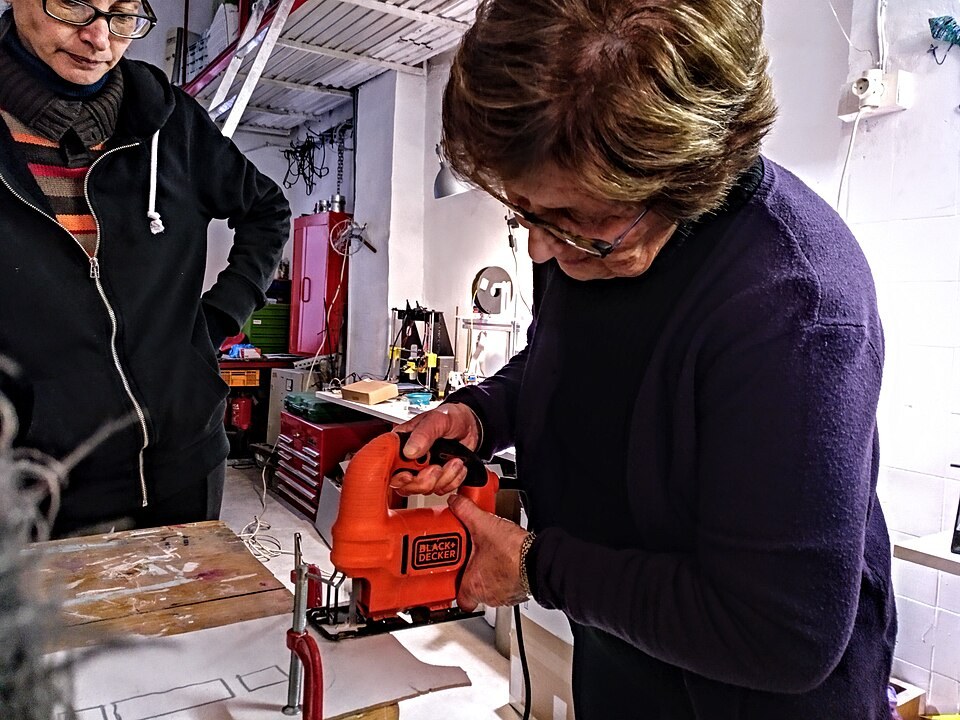 Cutting with a jigsaw
