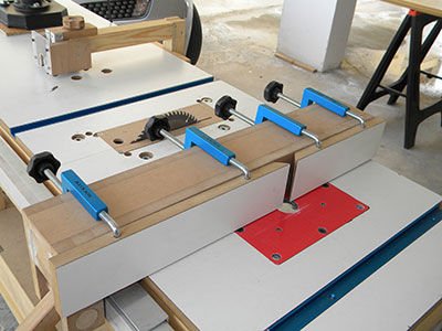 Working table with fence and lift