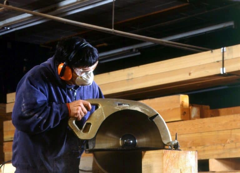 Best Respirators and Dust Masks for Woodworking