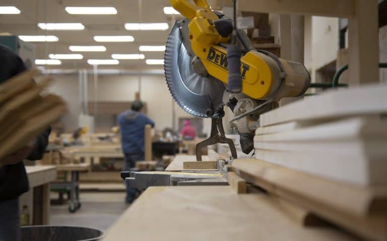 Single Bevel vs. Double Bevel Miter Saw: What’s the Difference?