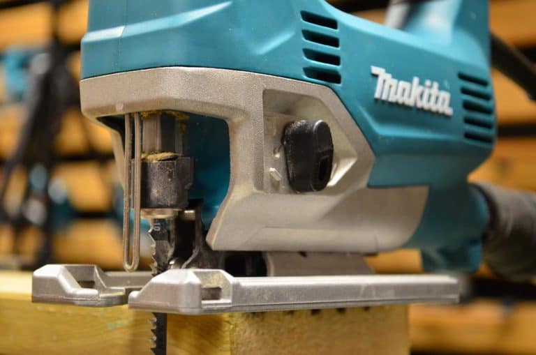 How to Cut a Straight Line with a Jigsaw: Ultimate Guide